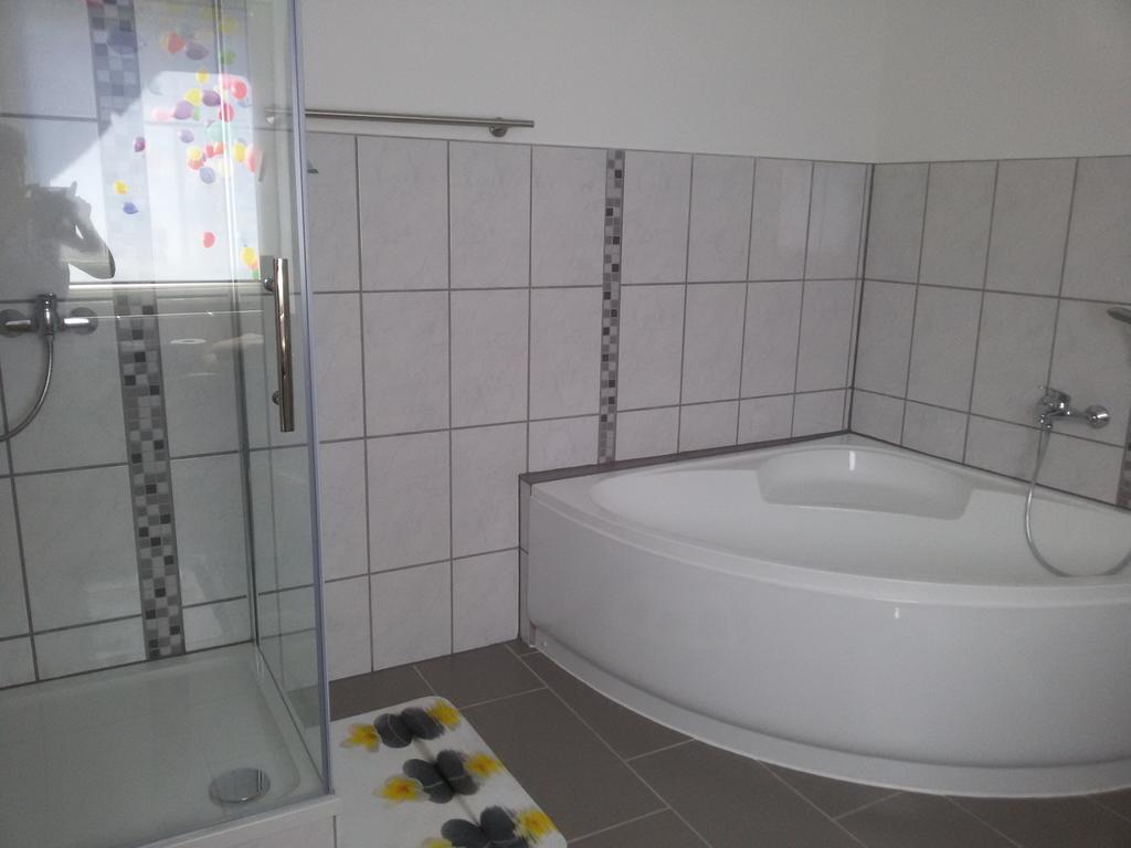 Appartement Gastehaus Nickolai à Flomborn Extérieur photo