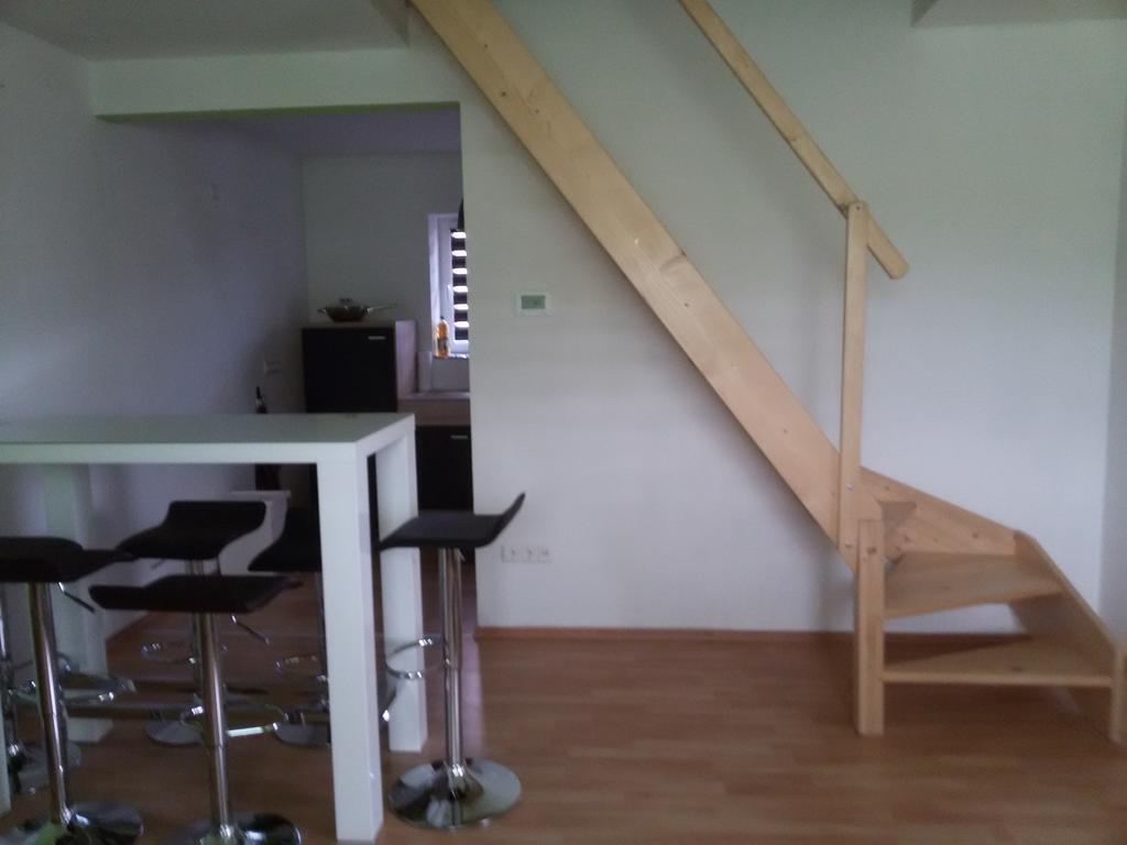 Appartement Gastehaus Nickolai à Flomborn Extérieur photo