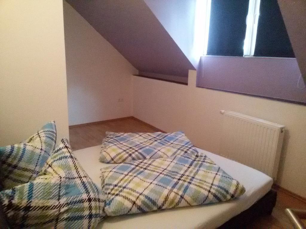Appartement Gastehaus Nickolai à Flomborn Extérieur photo