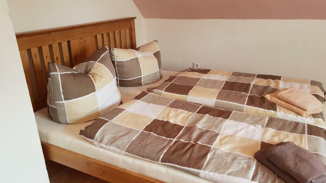 Appartement Gastehaus Nickolai à Flomborn Extérieur photo